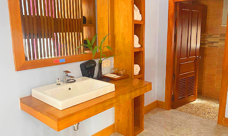 Premier Deluxe Double - Pool View